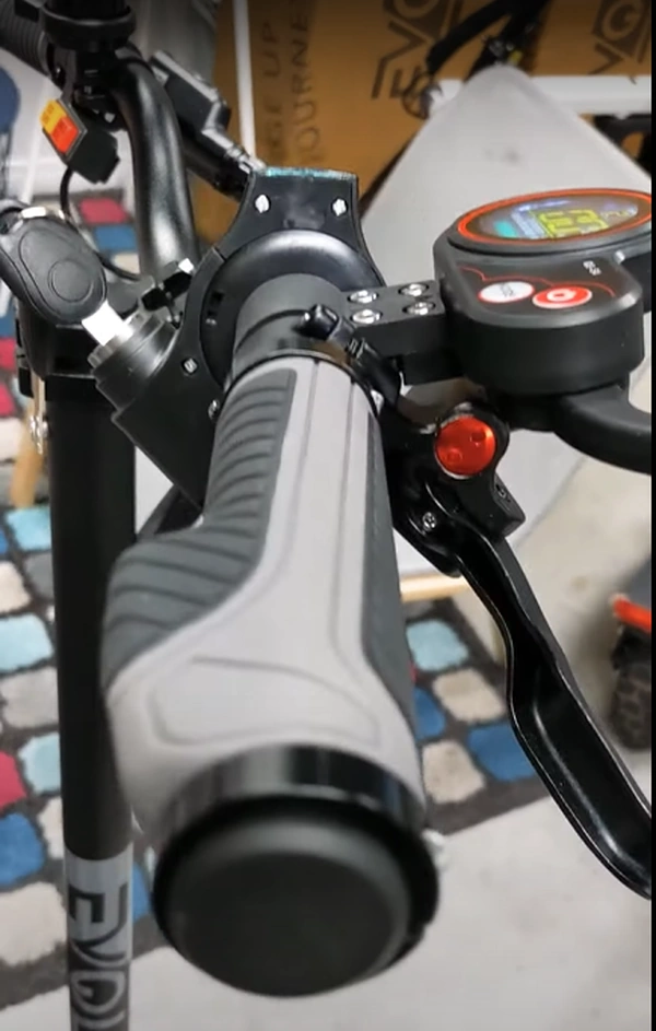 A closeup of the cockpit and right handlebar of the EVOLV Pro-R