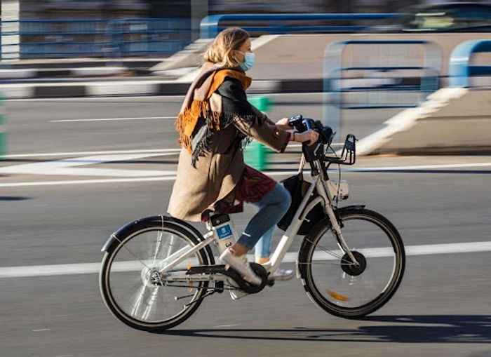 A women riding an electric bike in speed while seated