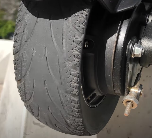 tire of the Dualtron Raptor 2