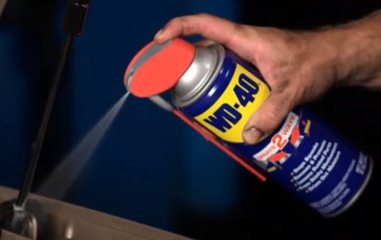 WD-40 spray tube usage