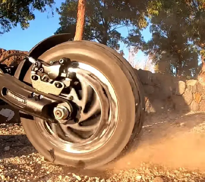 rear wheel of the Dualtron Thunder during offroad riding