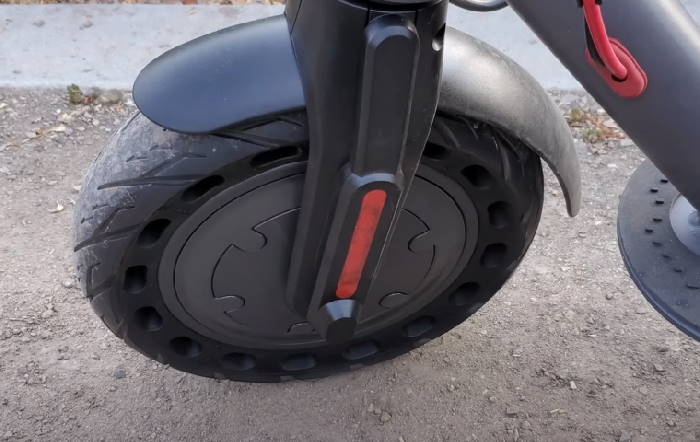 front wheel with the hub motor of the Hiboy S2 Pro