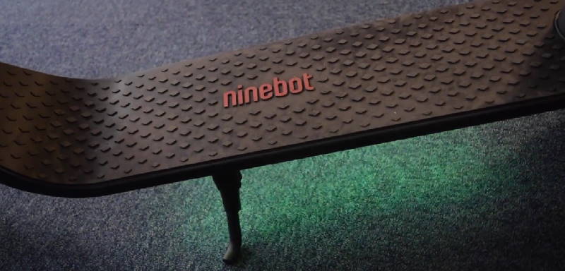 deck of the Ninebot E25E