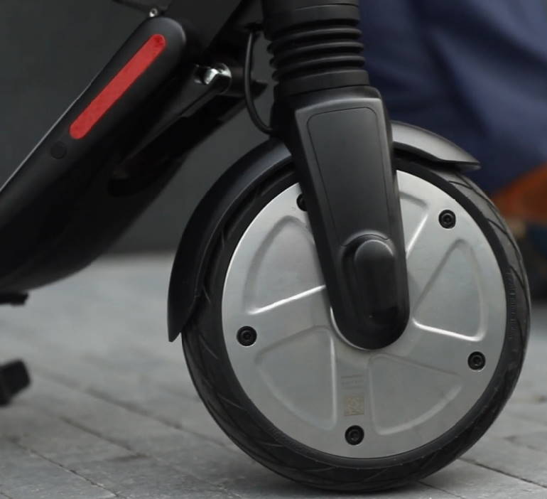 front wheel of the Ninebot ES4