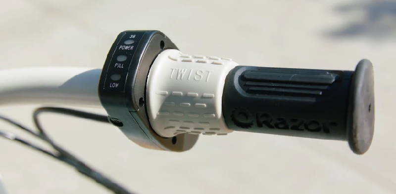 twist throttle of the Razor EcoSmart Metro