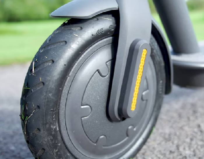 front wheel and motor of the Xiaomi Essential