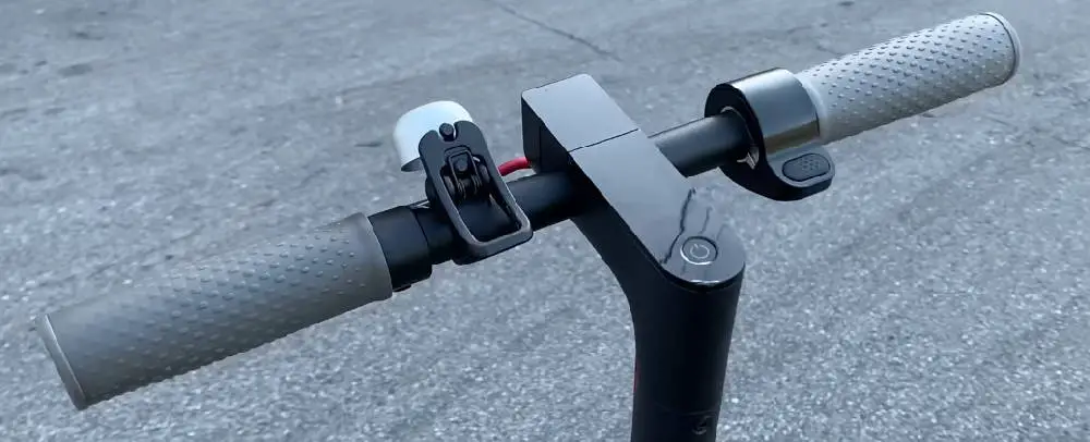 cockpit and handlebars of the Xiaomi M365