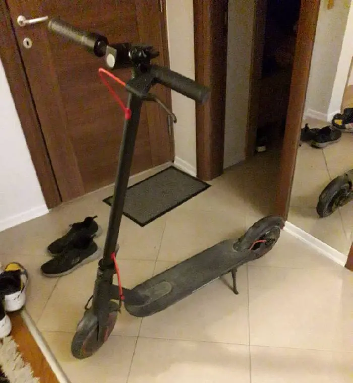 top view of the Xiaomi M365 Pro leaning in a living room